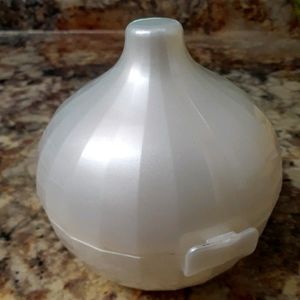 Tupperware Onion Keeper/ Onion Saver